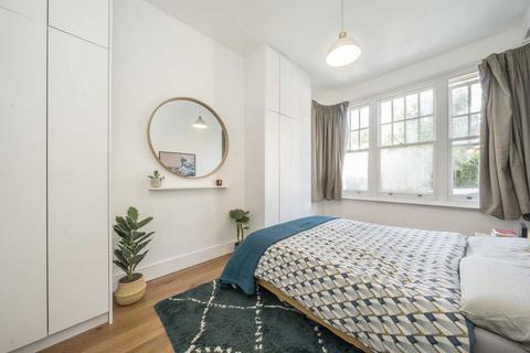 2 bedroom flat for sale, Riggindale Road, London SW16