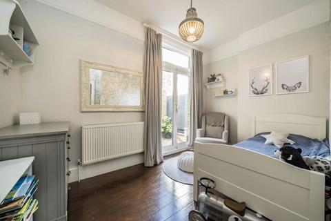 2 bedroom flat for sale, Buckleigh Road, London SW16