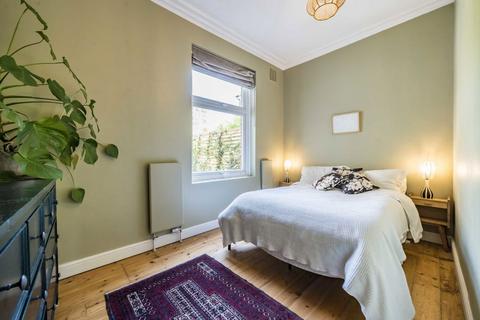 2 bedroom flat for sale, Hopton Road, London SW16