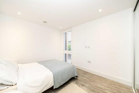 1 bedroom flat for sale, Gaumont Place, London SW2