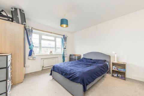 2 bedroom flat for sale, Streatham High Road, London SW16