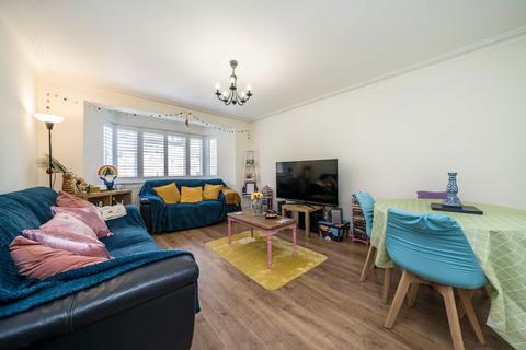 3 bedroom flat for sale, Streatham High Road, London SW16