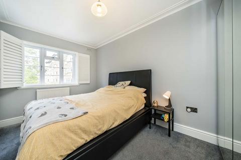 3 bedroom flat for sale, Streatham High Road, London SW16