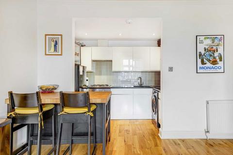 2 bedroom flat for sale, Becmead Avenue, London SW16