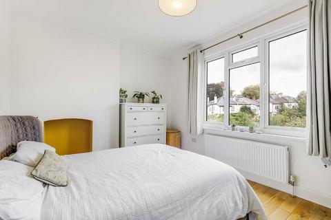 2 bedroom flat for sale, Becmead Avenue, London SW16