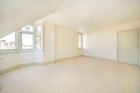 1 bedroom flat for sale, Streatham High Road, London SW16