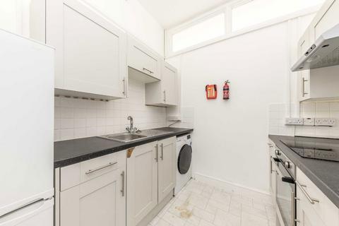 2 bedroom flat to rent, Palace Square, London SE19