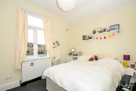 3 bedroom terraced house for sale, Undine Street, London SW17