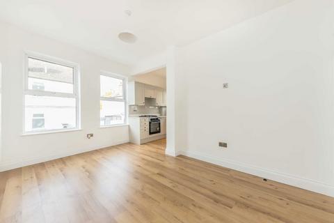 2 bedroom flat for sale, Church Lane, London SW17