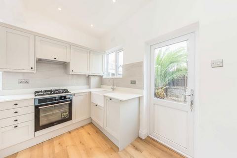 2 bedroom flat for sale, Church Lane, London SW17