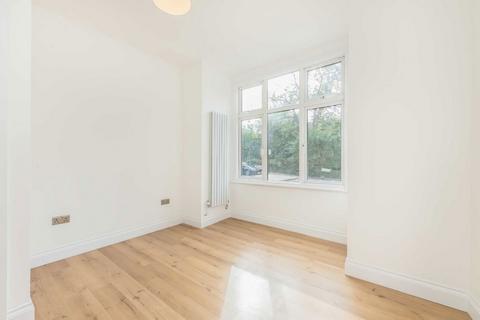 2 bedroom flat for sale, Church Lane, London SW17