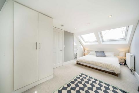 3 bedroom maisonette for sale, Renmuir Street, London SW17