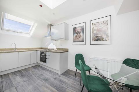 1 bedroom flat for sale, Bickley Street, London SW17