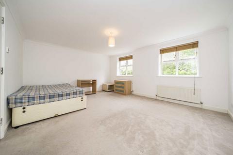 14 Elderfield Place, London, SW17 6EA