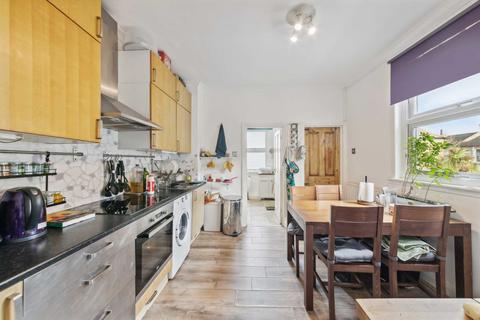 30a Pevensey Road, London, SW17 0HR