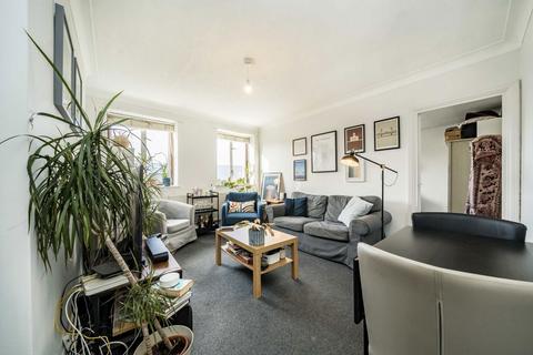 2 bedroom flat for sale, Tooting High Street, London SW17