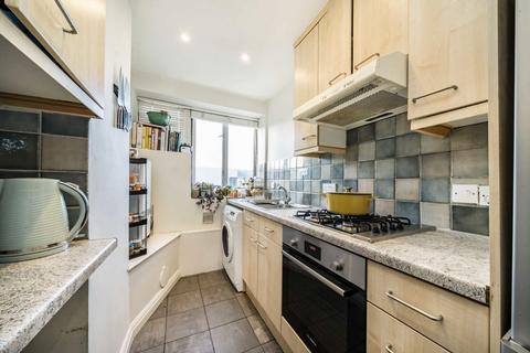 2 bedroom flat for sale, Tooting High Street, London SW17