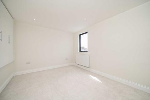 100 Moring Road, London, SW17 8DL
