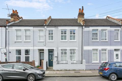 3 bedroom flat for sale, Hoyle Road, London SW17