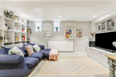 3 bedroom flat for sale, Hoyle Road, London SW17