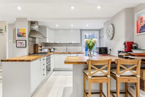 3 bedroom flat for sale, Hoyle Road, London SW17