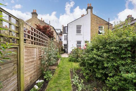 71 Avarn Road, London, SW17 9HB