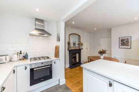 2 bedroom flat for sale, Moring Road, London SW17