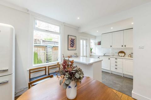 2 bedroom flat for sale, Moring Road, London SW17