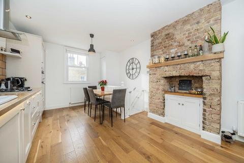 3 bedroom maisonette for sale, Glasford Street, London SW17