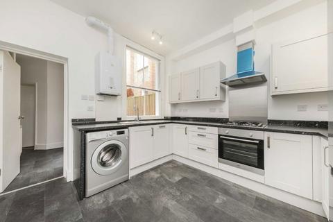 3 bedroom flat to rent, Chillerton Road, London SW17