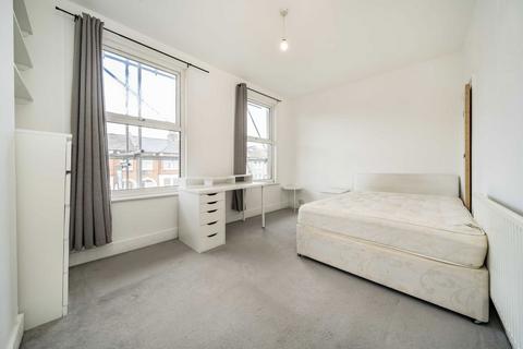 3 bedroom house to rent, Fountain Road, London SW17