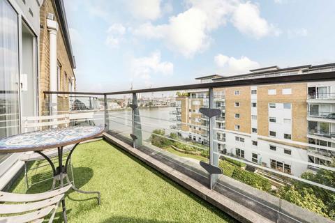 2 bedroom flat for sale, Smugglers Way, London SW18