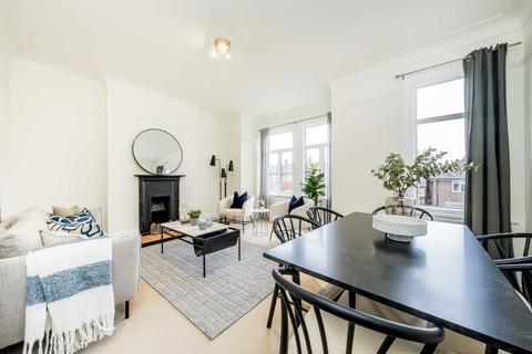 3 bedroom flat for sale, St. Ann's Hill, London SW18