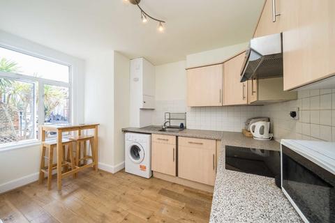 3 bedroom flat for sale, St. Ann's Hill, London SW18