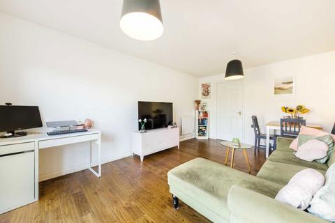 1 bedroom flat for sale, Chillington Drive, London SW11