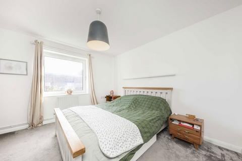 1 bedroom flat for sale, Chillington Drive, London SW11