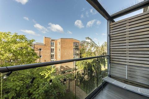 1 bedroom flat for sale, Chillington Drive, London SW11