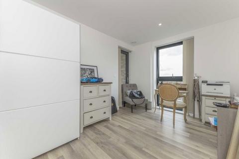 2 bedroom flat to rent, Osiers Road, London SW18