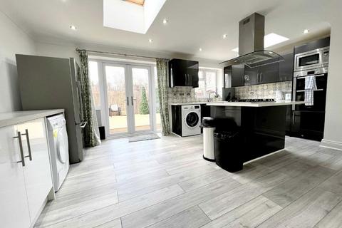 Groom Crescent, London SW18