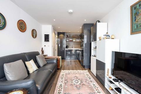 1 bedroom flat to rent, Broomhill Road, London SW18