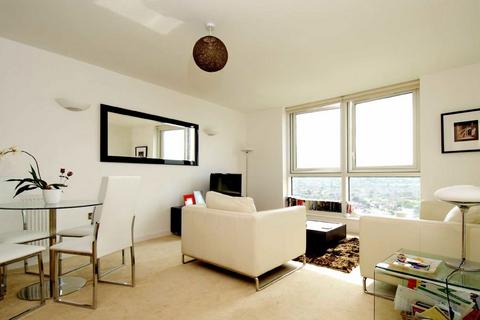 2 bedroom flat to rent, Mapleton Road, London SW18