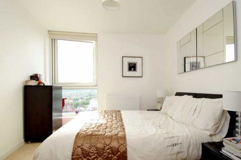 2 bedroom flat to rent, Mapleton Road, London SW18