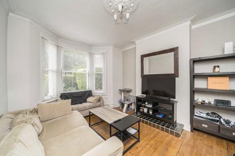 2 bedroom flat to rent, Allfarthing Lane, London SW18