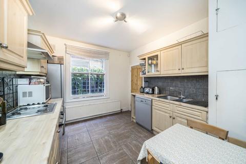 2 bedroom flat to rent, Allfarthing Lane, London SW18