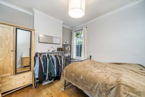 2 bedroom flat to rent, Allfarthing Lane, London SW18