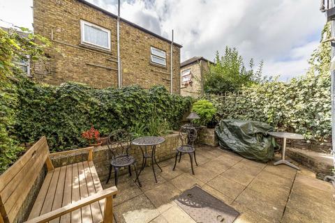 2 bedroom flat to rent, Allfarthing Lane, London SW18