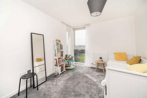 2 bedroom flat to rent, Mapleton Road, London SW18