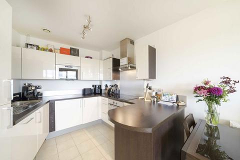 2 bedroom flat to rent, Mapleton Road, London SW18