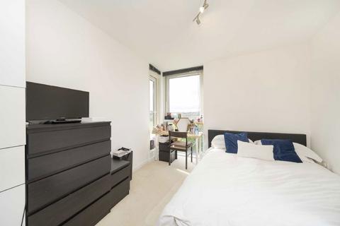 2 bedroom flat to rent, Mapleton Road, London SW18