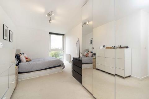 2 bedroom flat to rent, Mapleton Road, London SW18